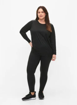 Long-sleeved Training Blouse With Reflective Details -Chic Soldes A01180A 0199 ModelFullBody