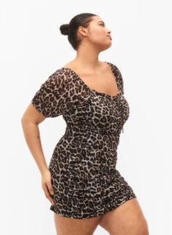 Short Mesh Dress With Leopard Print 14 Short Mesh Dress With Leopard Print -Chic Soldes BL7012B 9990 ModelDetail1