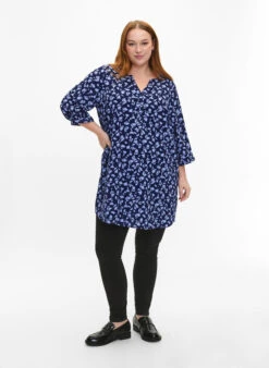 Zizzi Floral Tunic With 3/4 Sleeves -Chic Soldes CA02389A 8000 ModelFullBody
