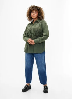 Zizzi Cotton Shirt With Broderie Anglaise -Chic Soldes CA02401A 2151 ModelFullBody