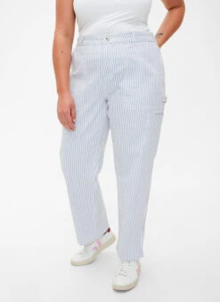 Zizzi Striped Cargo Jeans With A Straight Fit -Chic Soldes CA20062A 9992 ModelDetail1