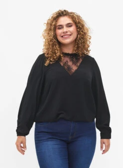 Zizzi Long Sleeved Blouse With Lace Detail