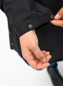 Zizzi Raincoat With Pockets And Hood 14 Zizzi Raincoat With Pockets And Hood -Chic Soldes CA61076B 0199 ModelDetail2