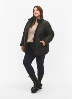 Zizzi Short Puffer Winter Jacket With Pockets -Chic Soldes CA61180A 0199 ModelFullBody