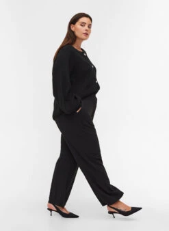 Zizzi Loose Trousers With Pockets -Chic Soldes E02364A 0199 ModelDetail2