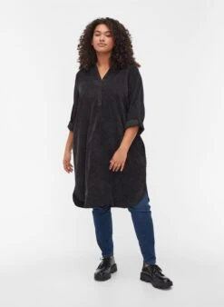 Zizzi Velvet Dress With 3/4-length Sleeves And Buttons -Chic Soldes E02553C 0199 ModelFullBody