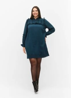 Zizzi Viscose Dress With Broderie Anglaise And Ruffle Details -Chic Soldes E04170A 0727 ModelFullBody