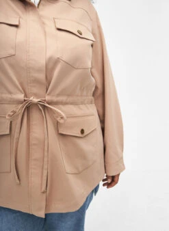 Zizzi Army Jacket With Drawstring Waist -Chic Soldes E04178A 0322 ModelDetail2