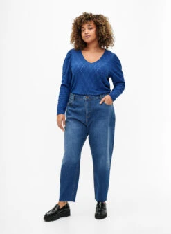 Zizzi V-neck Blouse With Hole Pattern -Chic Soldes E04187A 1493 ModelFullBody