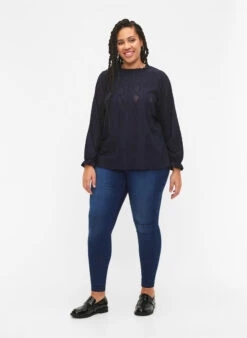 Zizzi Blouse With Ruffle Details And Tone-on-tone Pattern -Chic Soldes E04207A 1496 ModelFullBody