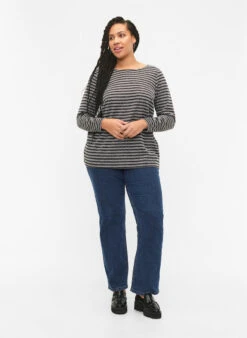 Zizzi Round Neck Blouse With Striped Pattern -Chic Soldes E04210A 0199 ModelFullBody