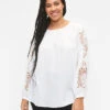 Zizzi Long Sleeve Blouse With Crochet Details 2 Zizzi Long Sleeve Blouse With Crochet Details -Chic Soldes E04211A 1101 ModelFront