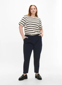 Zizzi Short Sleeve Blouse With Contrast-colored Stripes -Chic Soldes E04218B 9990 ModelFullBody