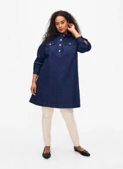 Zizzi Denim Dress With A-shape And Buttons -Chic Soldes E04226A 1075 ModelFullBody