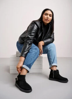 Zizzi Short Wide Fit Boot In Suede