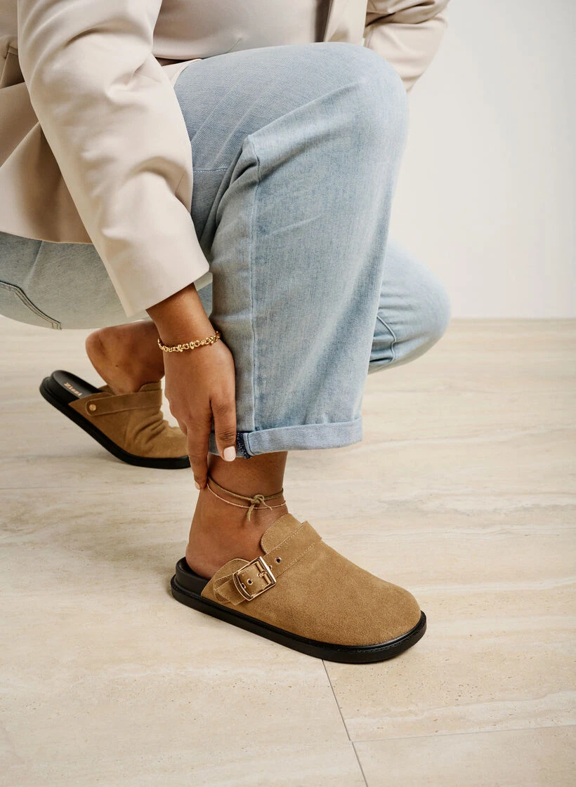 Zizzi Wide Fit Suede Clogs 4 Zizzi Wide Fit Suede Clogs – Image 2