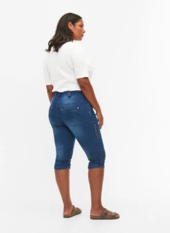 Zizzi Slim Fit Capri Jeans With Pockets -Chic Soldes J10111A 1075 ModelBack