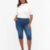 Zizzi Slim Fit Capri Jeans With Pockets -Chic Soldes J10111A 1075 ModelFront