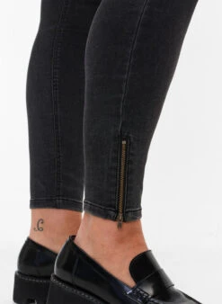 Zizzi Cropped Amy Jeans With A Zip -Chic Soldes J10181A 1010 ModelDetail1