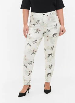 Zizzi High Waisted Amy Jeans With Floral Print -Chic Soldes J10956A 9990 ModelDetail2