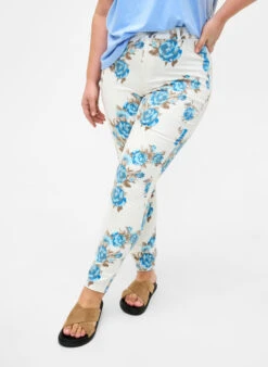 Zizzi Super Slim Amy Jeans With A Floral Print -Chic Soldes J10956C 9992 ModelDetail1