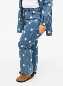 Zizzi High Waist Gemma Jeans With Daisies -Chic Soldes J10957C 1030 ModelDetail1