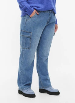 Zizzi Loose-fitting Jeans With Cargo Pockets -Chic Soldes J20031A 1030 ModelDetail1