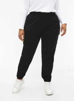 Zizzi Cargo Trousers With Elastic Waist -Chic Soldes J21008M 0199 ModelDetail1