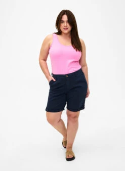 Zizzi Chino Shorts With Pockets -Chic Soldes J50100C 1494 ModelFullBody