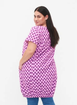 Zizzi Short-sleeved, Printed Cotton Dress -Chic Soldes J80000Q 8027 ModelBack