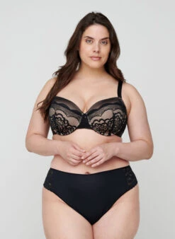 3 Pack G-string With A Lace Trim -Chic Soldes L00026B 0199 ModelFullBody