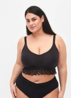 Bra With Lace And Padded Cups