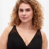 Lace Bralette With Soft Padding -Chic Soldes L00508D 0199 ModelFront