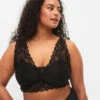 Bra With Lace And Soft Padding -Chic Soldes L00588C 0199 ModelFront