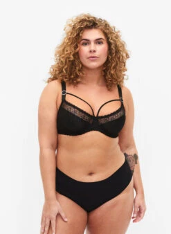 Lace Balconette With Thong Detail -Chic Soldes L00637A 0199 ModelFullBody