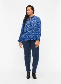 Zizzi Long Sleeve Blouse With Ruffles And Print -Chic Soldes M02356E 8001 ModelFullBody