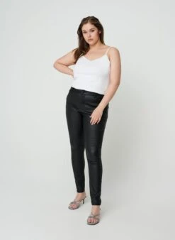Zizzi Coated Amy Jeans -Chic Soldes M20125A 0199 ModelFullBody