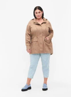 Zizzi Long Parka Jacket With Hood And Pockets -Chic Soldes M52606G 0922 ModelFullBody