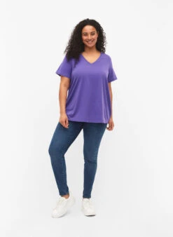 Zizzi Short Sleeve T-shirt With V-neckline -Chic Soldes M57148E 2202 ModelFullBody