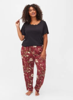 Zizzi Short-sleeved Pyjama Top With Lace Trim -Chic Soldes M57500N 0199 ModelFullBody