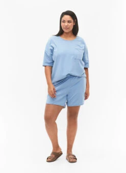 Zizzi Plain Workout Shorts With Pockets -Chic Soldes M57521B 0948 ModelFullBody