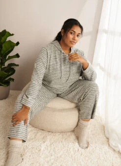 Zizzi Loose Trousers With Stripes