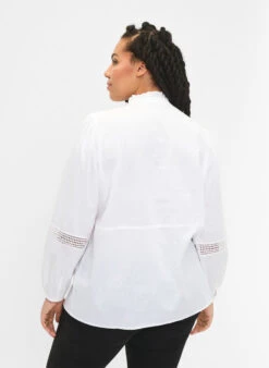 Zizzi Shirt Blouse With Ruffle Collar And Crochet Band -Chic Soldes M58080B 1101 ModelBack