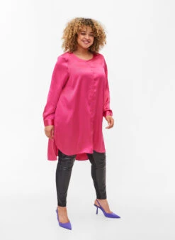 Zizzi Long Shiny Shirt With Slit -Chic Soldes M58735A 2303 ModelFullBody