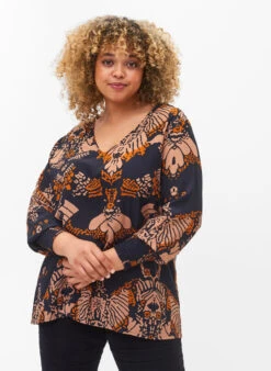 Zizzi Printed Viscose Blouse With Long Sleeves And Smocking