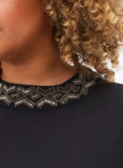 Zizzi Long-sleeved Viscose Blouse With Pearls -Chic Soldes M58776A 0199 ModelDetail1