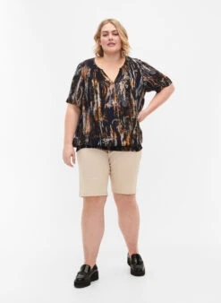 Zizzi Short-sleeved Viscose Blouse With Smock -Chic Soldes M58813B 1494 ModelFullBody