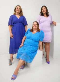 Zizzi Lace Dress With Puff Sleeves And V-neck