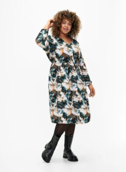 Zizzi Viscose Dress With Print And Loose Tie String -Chic Soldes M58986B 0293 ModelFullBody