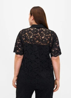 Zizzi Lace Shirt With Short Sleeves -Chic Soldes M58995B 0199 ModelBack